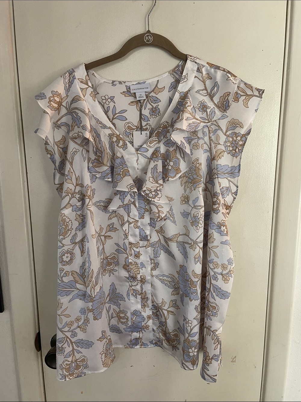 Women’s Liz Claiborne Blouse
1X NWT